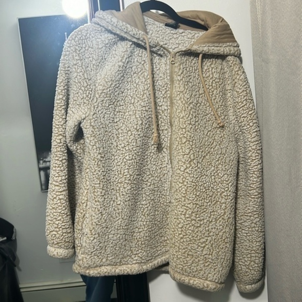 Pacsun Teddy Jacket Size medium very soft and warm Perfect, for fall